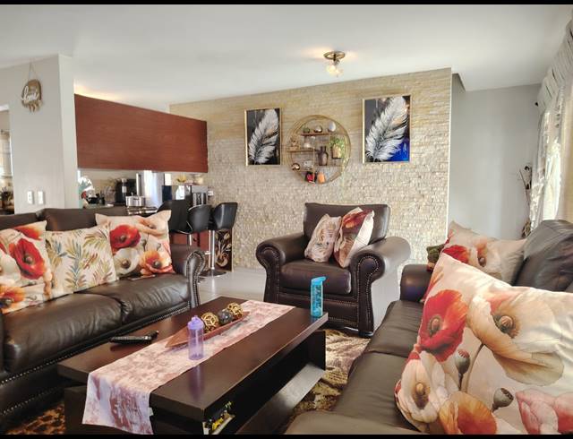 2 BEDROOM TOWNHOUSE FOR SALE IN VORNA VALLEY
